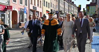 Barwny korowód otworzył święto miasta i Mistrzostwa Europy w Płukaniu Złota (FOTO)