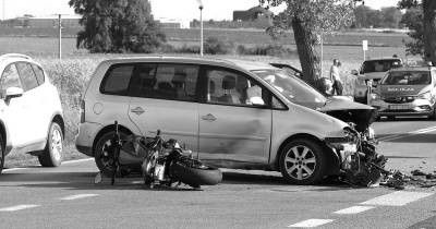 Śmierć pod Jaworem. Kierowca osobówki przeciął drogę motocykliście, mężczyzna zginął na miejscu