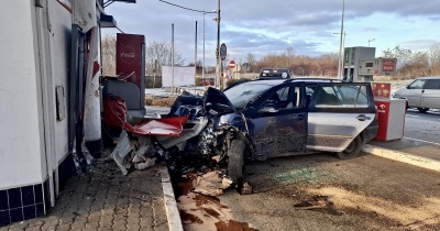 Wjechał w dystrybutor celowo?