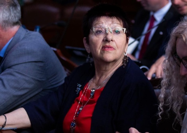 Imperium EB kontratakuje. Radna A.Kozak odeszła z  