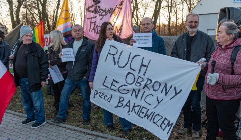Spotkanie z R.Bąkiewiczem w cieniu manifestacji-wieczór podzielonej Legnicy (FOTO)