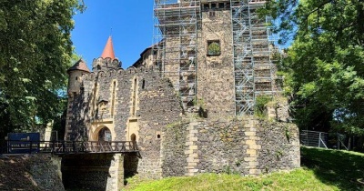 Na Grodźcu remont goni remont. Prace konserwatorskie w obrębie Donjon-u i balustrad tarasu Pallatium