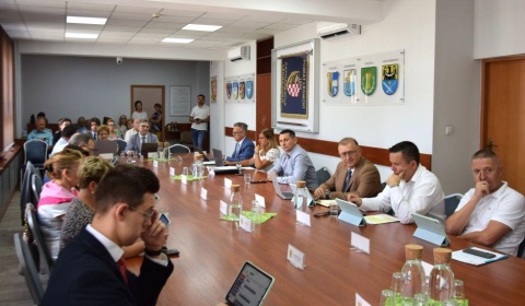 Zarząd Powiatu Legnickiego z wotum zaufania i absolutorium(FOTO)