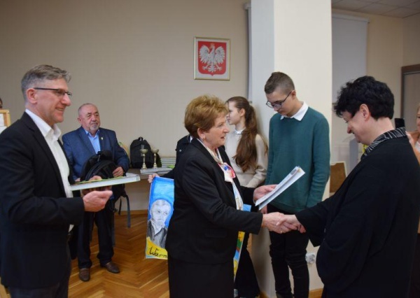 Nagrodzono zwycięzców konkursu „Znam Powiat Legnicki jak swój dom” (FOTO)