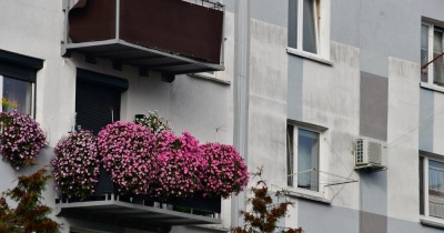 Komu balkon? W Polkowicach doczepiają balkony...