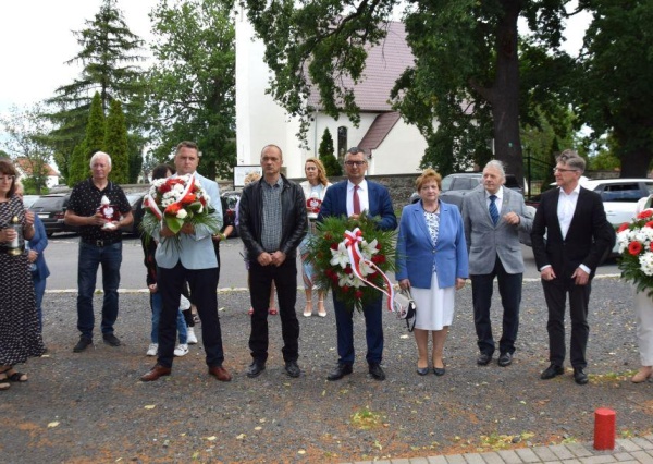 Powiat Legnicki oddał hołd ofiarom Rzezi Wołyńskiej (FOTO)