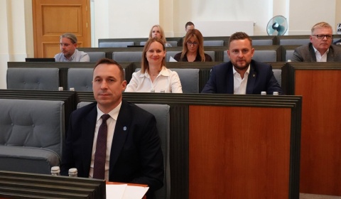 Siedmiu radnych Morawieckiego rzuca wyzwanie zarządowi województwa. Koalicja Obywatelska mrozi szampany?