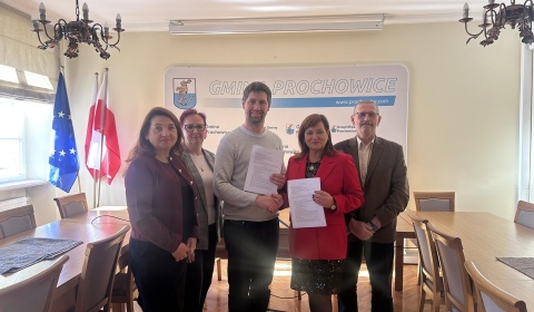 Podpisano umowę na remont drogi w Rogowie Legnickim 