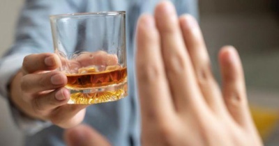 Mieszkańcy czują się zagrożeni. Pijący alkohol w tle