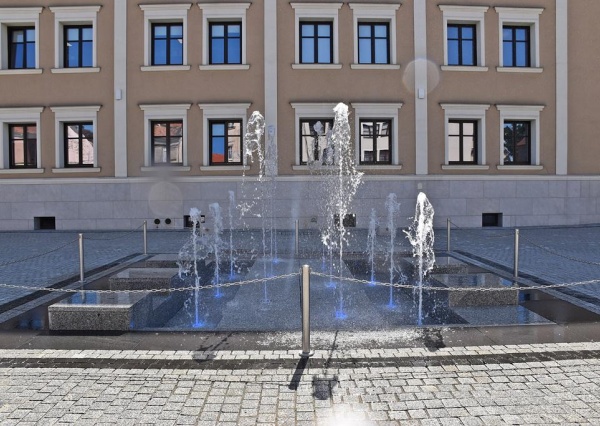 Podświetlana fontanna atrakcją Ścinawy (FOTO)