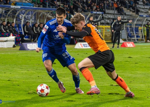 Chrobry wygrywa derby w Legnicy (FOTO)