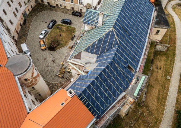 Ostatnie dwa segmenty dachu Zamku Piastowskiego w remoncie