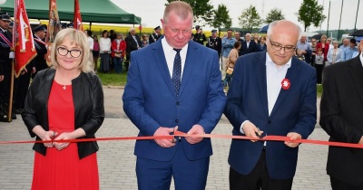 Nowa Wieś Grodziska otworzyła budynek strażacko-sportowy (FOTO)