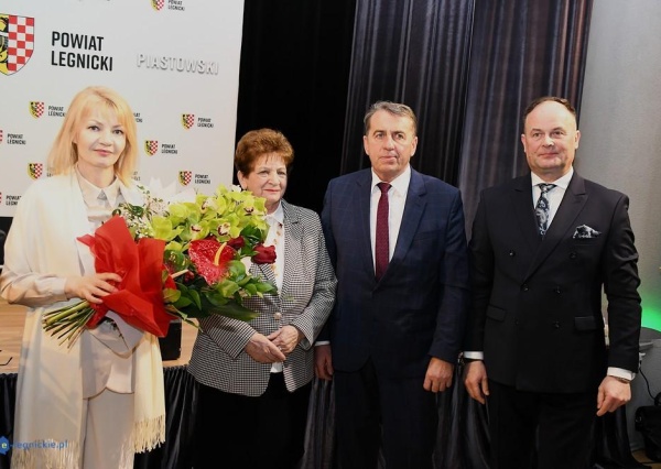 Uroczysta Sesja Powiatu Legnickiego w Siedliskach (FOTO)