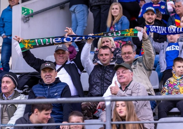 Miedź - Odra: fanatyzm na trybunach (FOTO)