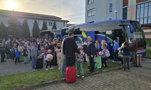 Szkolne ławki zamienili na plażę. 333 uczniów z Rudnej ruszyło nad Bałtyk