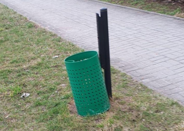 Wiosna pokazuje stan ulic i skwerów