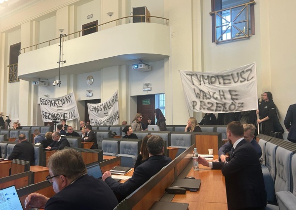 Podczas obrad Sejmiku protestowali Lubinianie