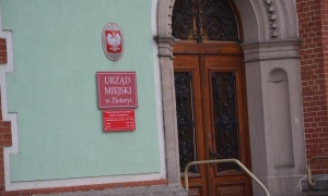 Podwórka czy korty? Dyskusja o priorytetach