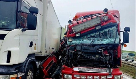 Zderzenie dwóch tirów na A 4