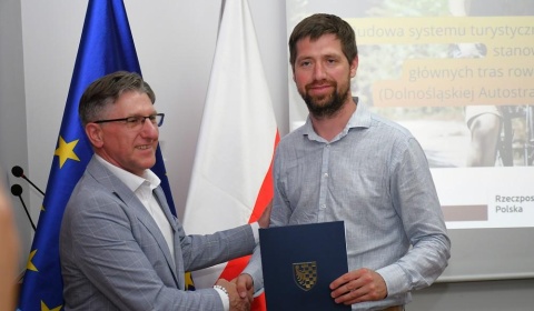 Powiat Legnicki rozpoczyna budowę tras rowerowych. Inwestycja za 7 mln (FOTO)