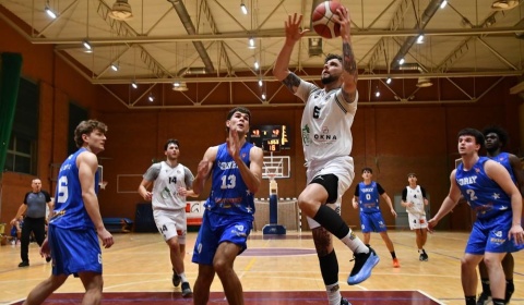 Basket po wyrównanym meczu ograł lidera (FOTO)