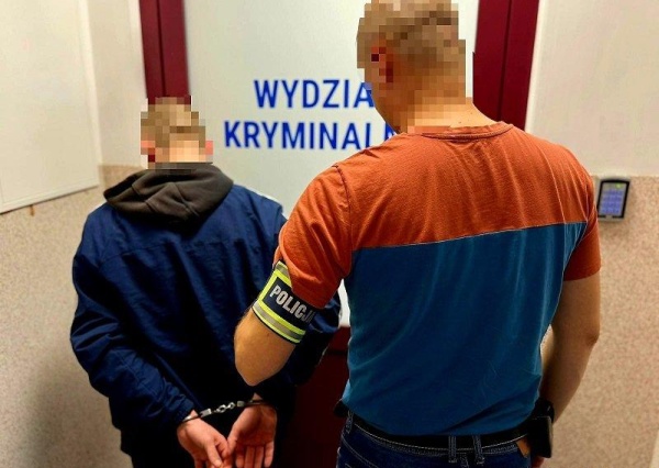 Wrócił na Wszystkich Świętych… i trafił prosto za kratki. Poszukiwany listem gończym w rękach jaworskich kryminalnych