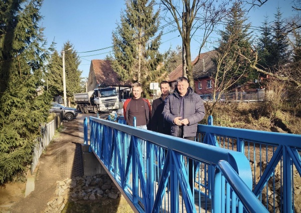 Modernizacja kładki pieszej w Zagrodnie dobiegła końca