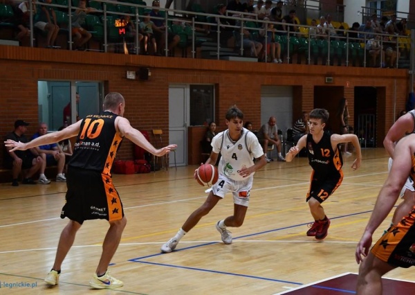 Basket rozniósł rywali na inaugurację ligi (FOTO)