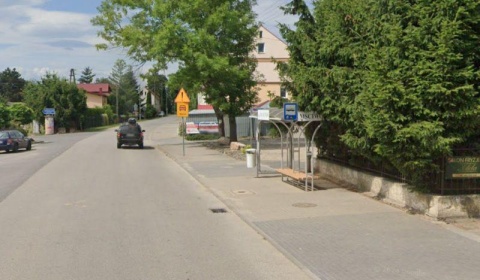 Przystankowa dyskryminacja? Bezpieczeństwo dzieci w tle