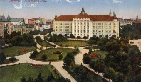 Spacer historyczny po kurii biskupiej