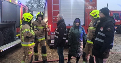 Nocny pożar w Kaźmierzowie. Służby dały z siebie wszystko 