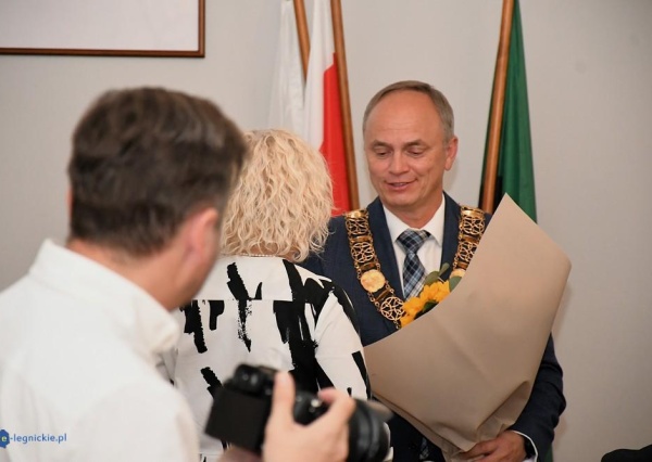 Burmistrz W. Wabik z absolutorium i wotum zaufania za 2025 rok (FOTO)