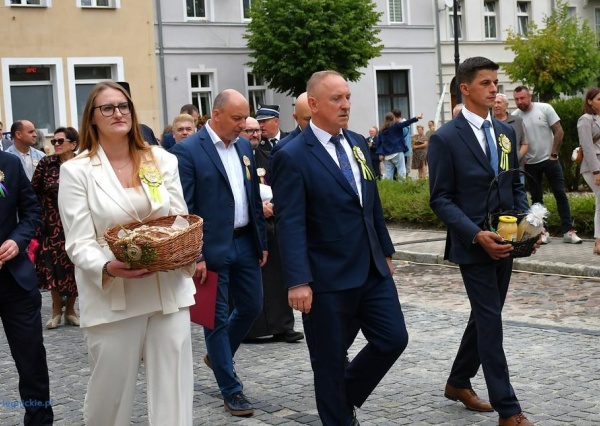 Święto Plonów w Chobieni. 23 wieńce, 30 Kół Gospodyń i tłumy mieszkańców (FOTO)