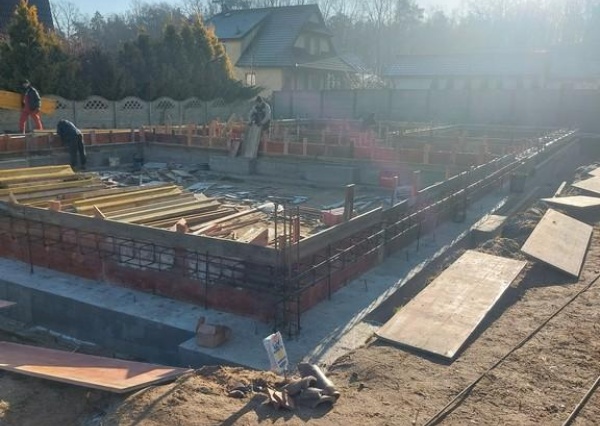 Budowa remizy w Raszówce postępuje