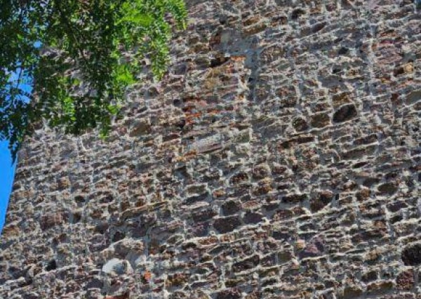 Gorąca dyskusja o wieży rycerskiej w Sędziszowej. Burmistrz otwarcie mówi o ogromnych kosztach