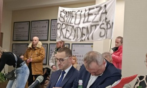 Lubin tonie w śmieciach, mieszkańcy protestują a radni Raczyńskiego robią swoje