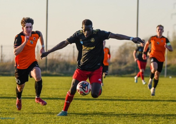 Modou Ceesay celuje w koronę króla snajperów. Wybrał AKS Strzegom !