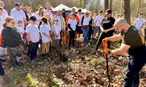 Światowy Dzień Ziemi: wolontariusze KGHM zasadzili kolejne tysiące drzew przy Hucie Miedzi Głogów