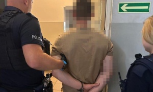 Kierowca zwrócił uwagę pasażerce. 24-latek w odwecie rozbił szybę autobusu