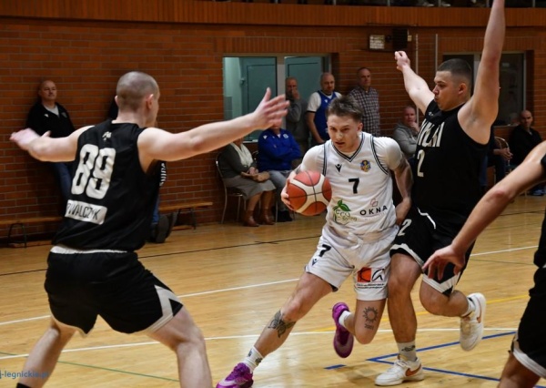 Basket zwycięża po dogrywce (FOTO)