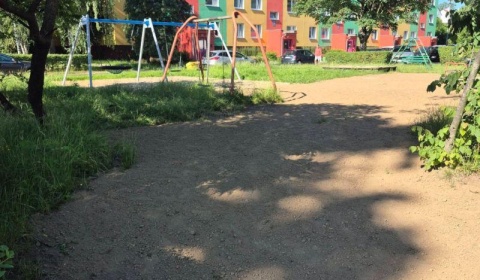 Plac zabaw był zamknięty przez wiele miesięcy. Po interwencji problem szybko zniknął