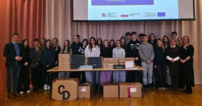 Nowoczesny sprzęt dla uczniów szkół powiatowych (FOTO)