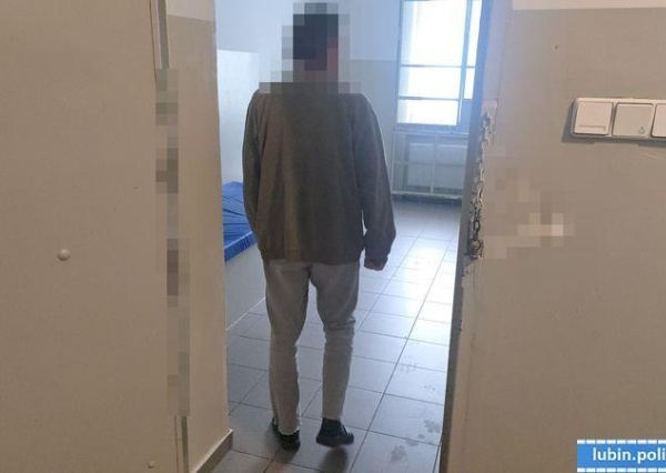 Dźgnął nożem w brzuch za zajęty materac