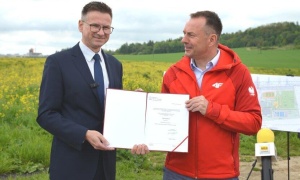 Jest kasa na pełnowymiarowe boisko ze stuczną trawą