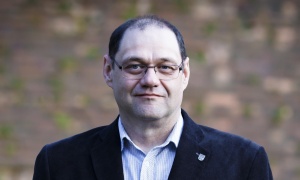 Upały pieką ulice Głogowa. Zraszanie ulic idzie w niemałe kwoty