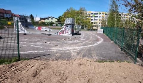 Wraca sprzęt na budowę pumptracku