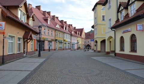 Setki tysięcy na ławki. Wiadomo, ile kosztują naprawy i nowe deski