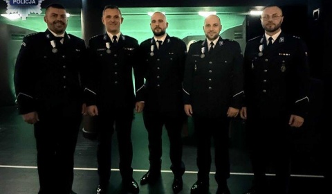 Pięciu policjantów z Polkowic odznaczonych wyróżnieniem „Homo Homini”