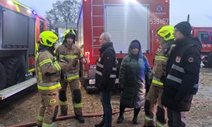 Nocny pożar w Kaźmierzowie. Służby dały z siebie wszystko 